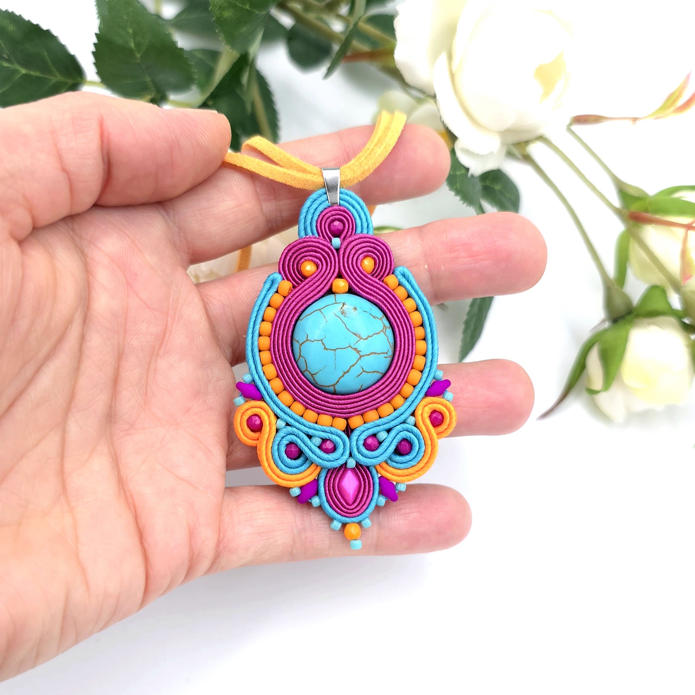 „Fuego” wisior sutasz kolorowy z howlitem energetyczny wiosenny 2 - obrazek 3