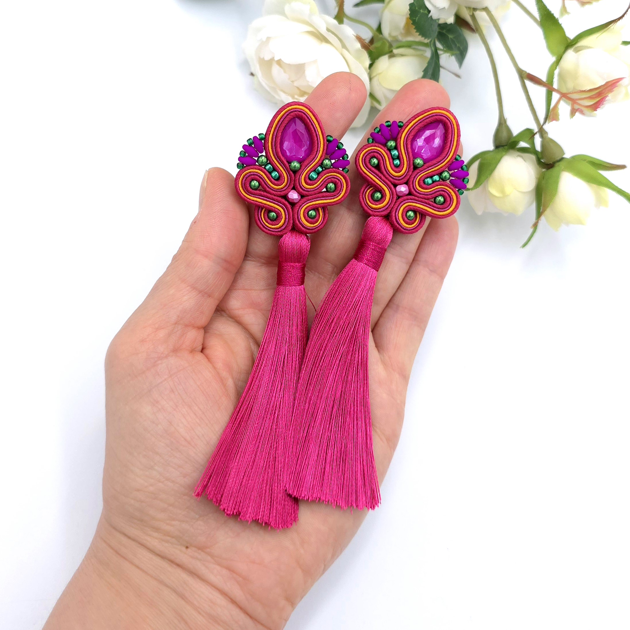 „Cosima” kolczyki sutasz z chwostami fuksjowe długie kolorowe na lato - obrazek 3