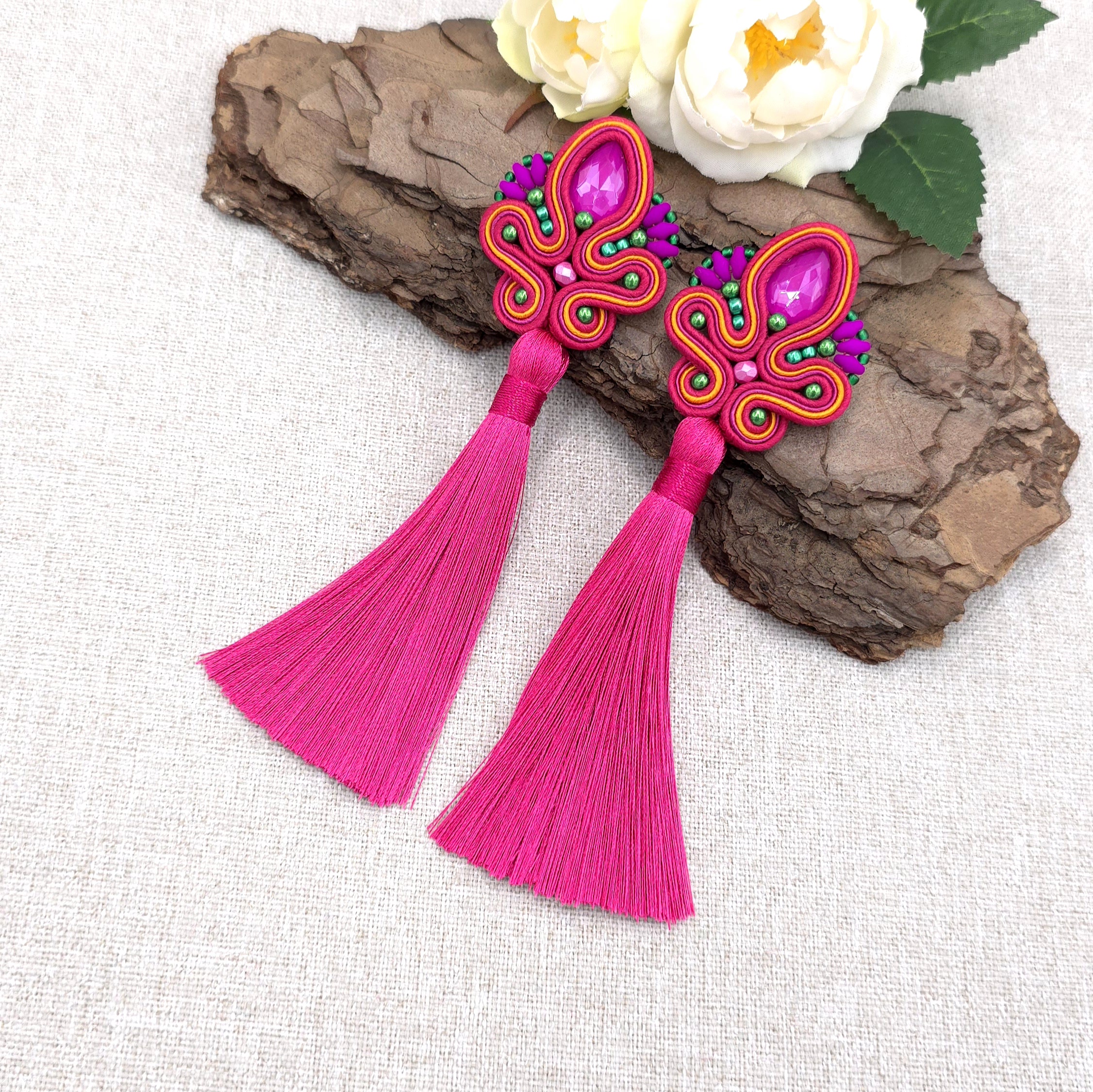 „Cosima” kolczyki sutasz z chwostami fuksjowe długie kolorowe na lato - obrazek 2