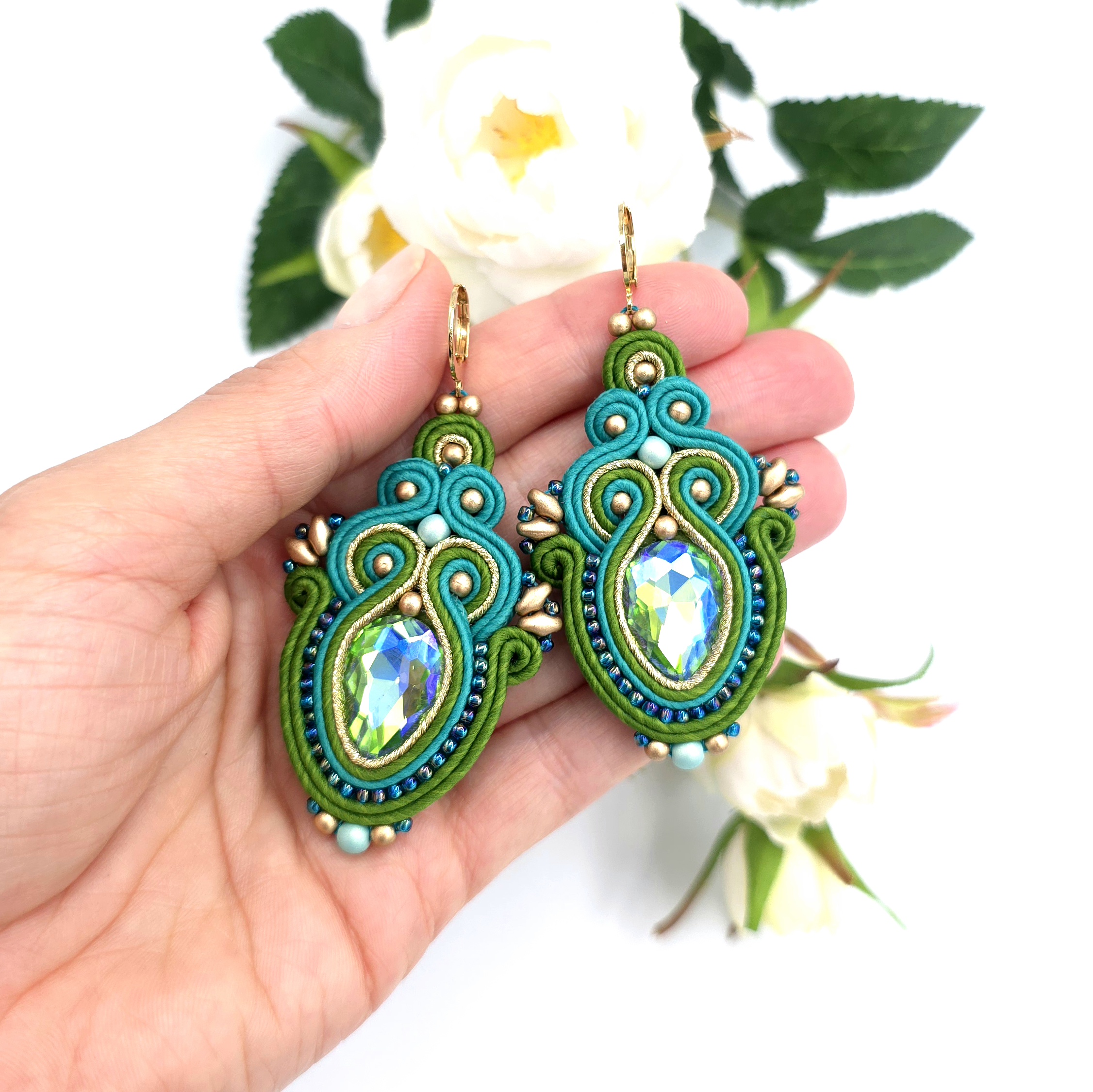 „Auralis" kolczyki sutasz zielono turkusowe letnie z kryształkami - obrazek 3