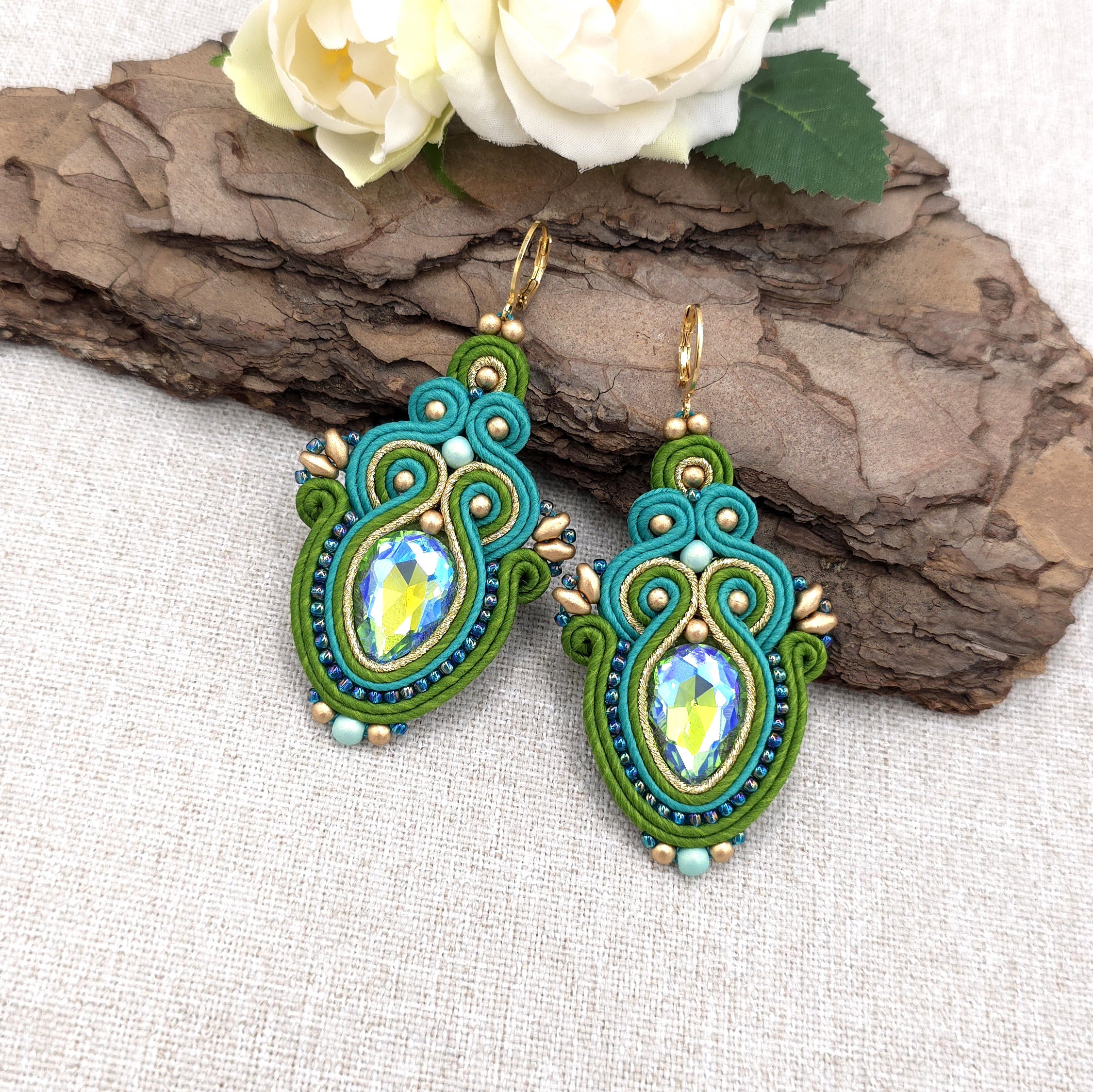 „Auralis" kolczyki sutasz zielono turkusowe letnie z kryształkami - obrazek 2