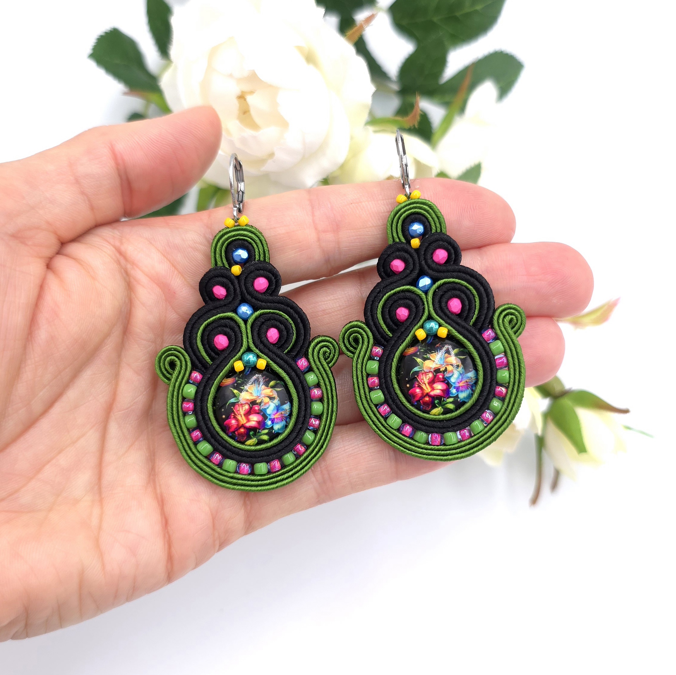 "Lira" kolczyki sutasz etniczne kolorowe z kwiatami - obrazek 3