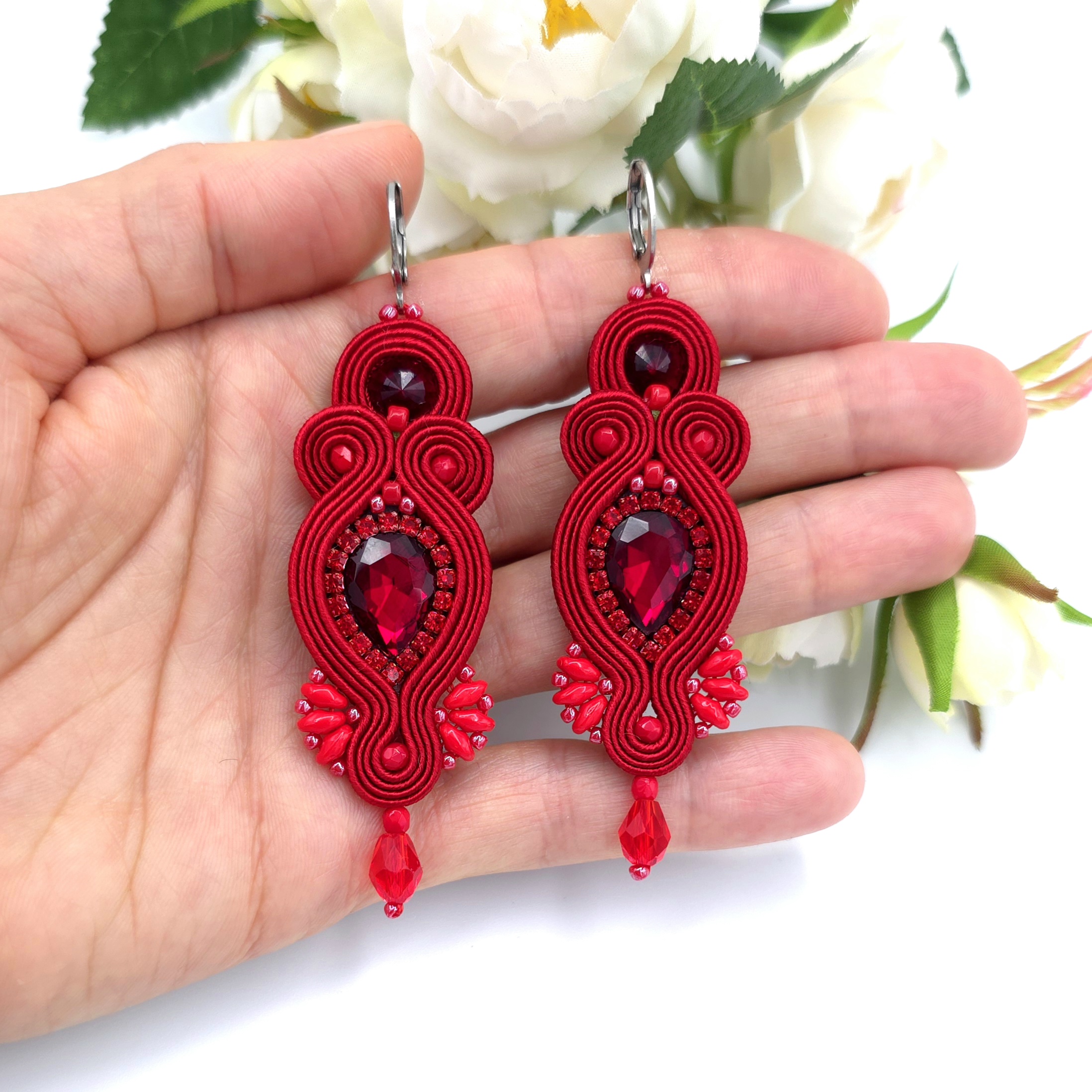 Kolczyki sutasz czerwone "Orina" długie wiszące wieczorowe z kryształami - obrazek 3