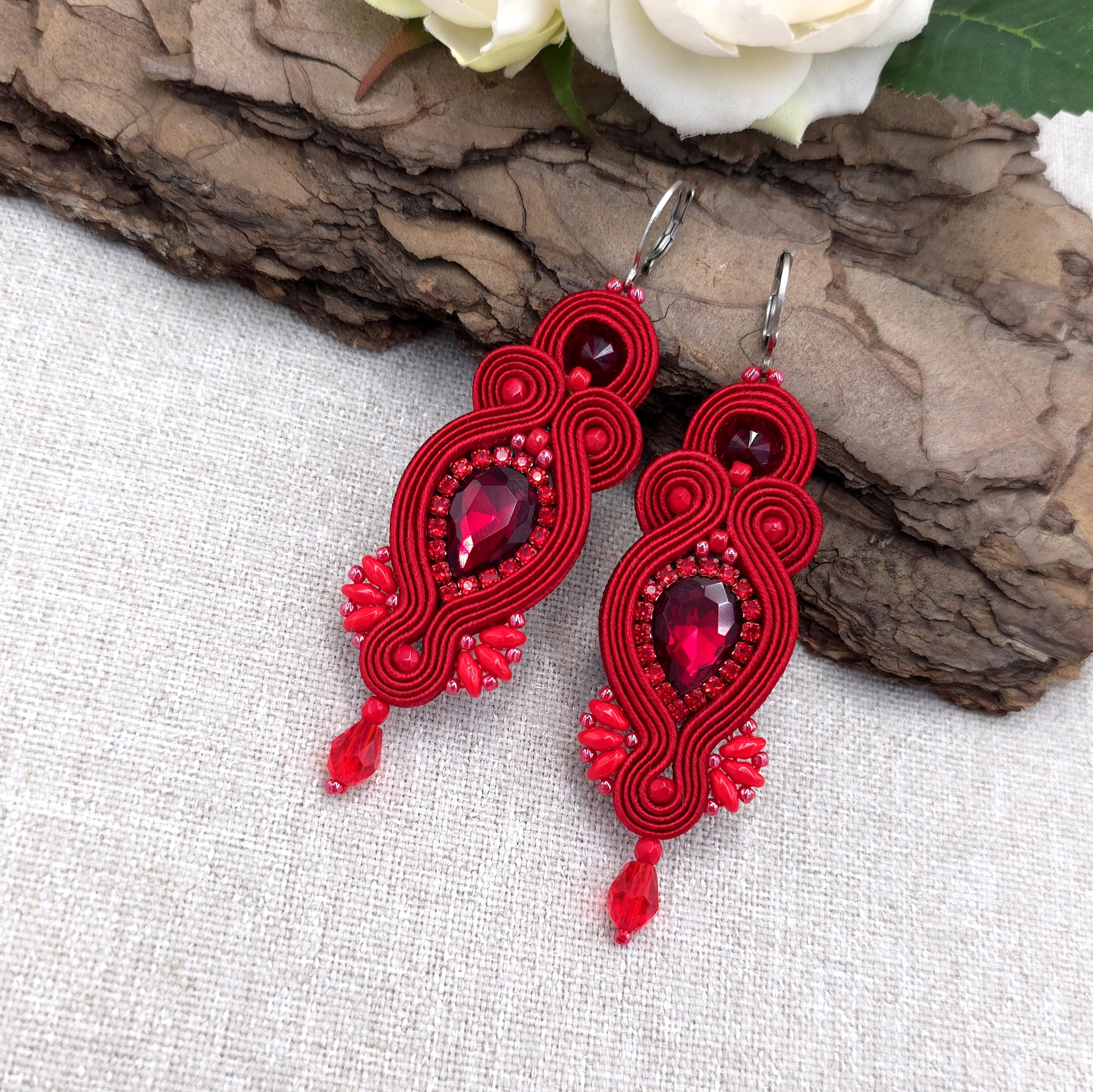 Kolczyki sutasz czerwone "Orina" długie wiszące wieczorowe z kryształami - obrazek 2