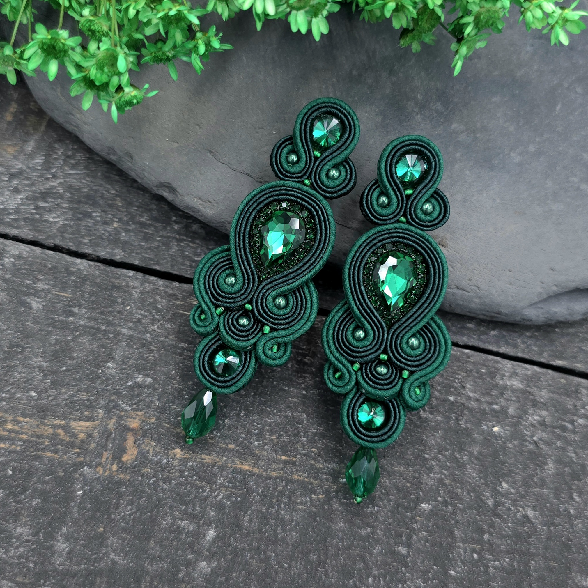 Kolczyki sutasz zielone "Keira" wieczorowe długie eleganckie z kryształkami - obrazek 2