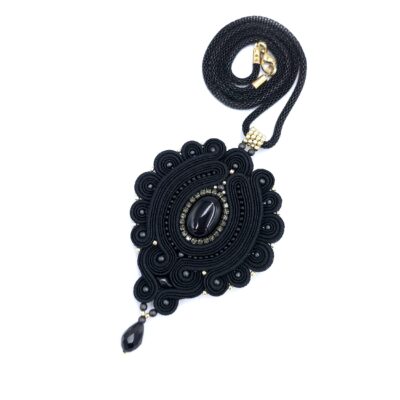 Wisiorek naszyjnik sutasz czarny „Viona” elegancki klasyczny z agatem