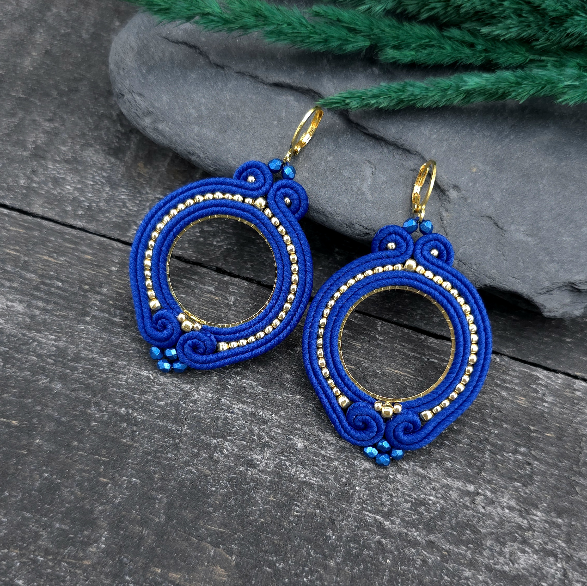 Kolczyki sutasz chabrowe kółka „Jolly” lekkie okrągłe romantyczne - obrazek 2