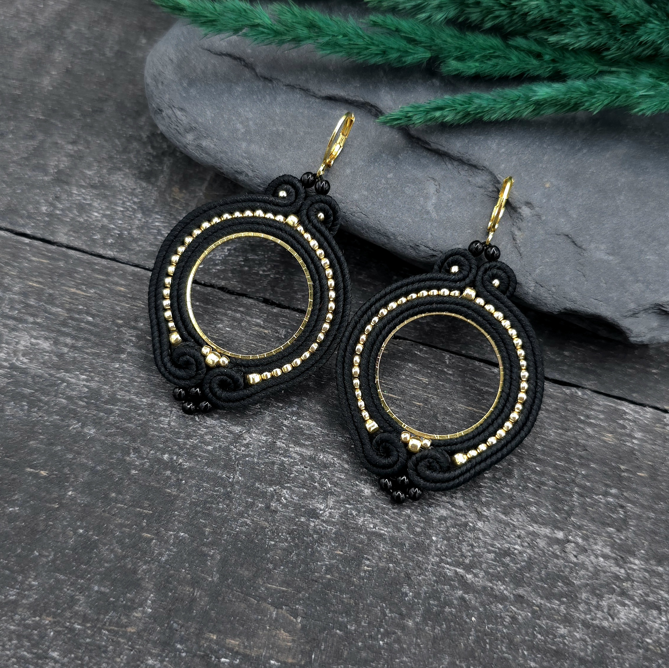 Kolczyki sutasz czarne kółka „Jolly” lekkie okrągłe romantyczne - obrazek 2