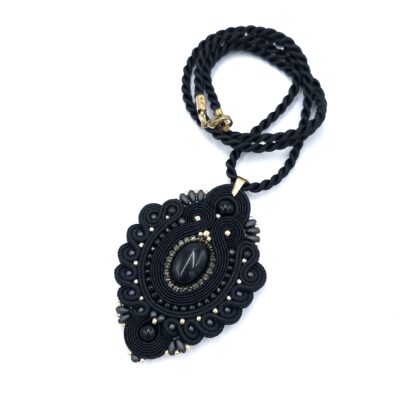 Wisiorek sutasz czarny z agatem "Inez" naszyjnik romantyczny elegancki