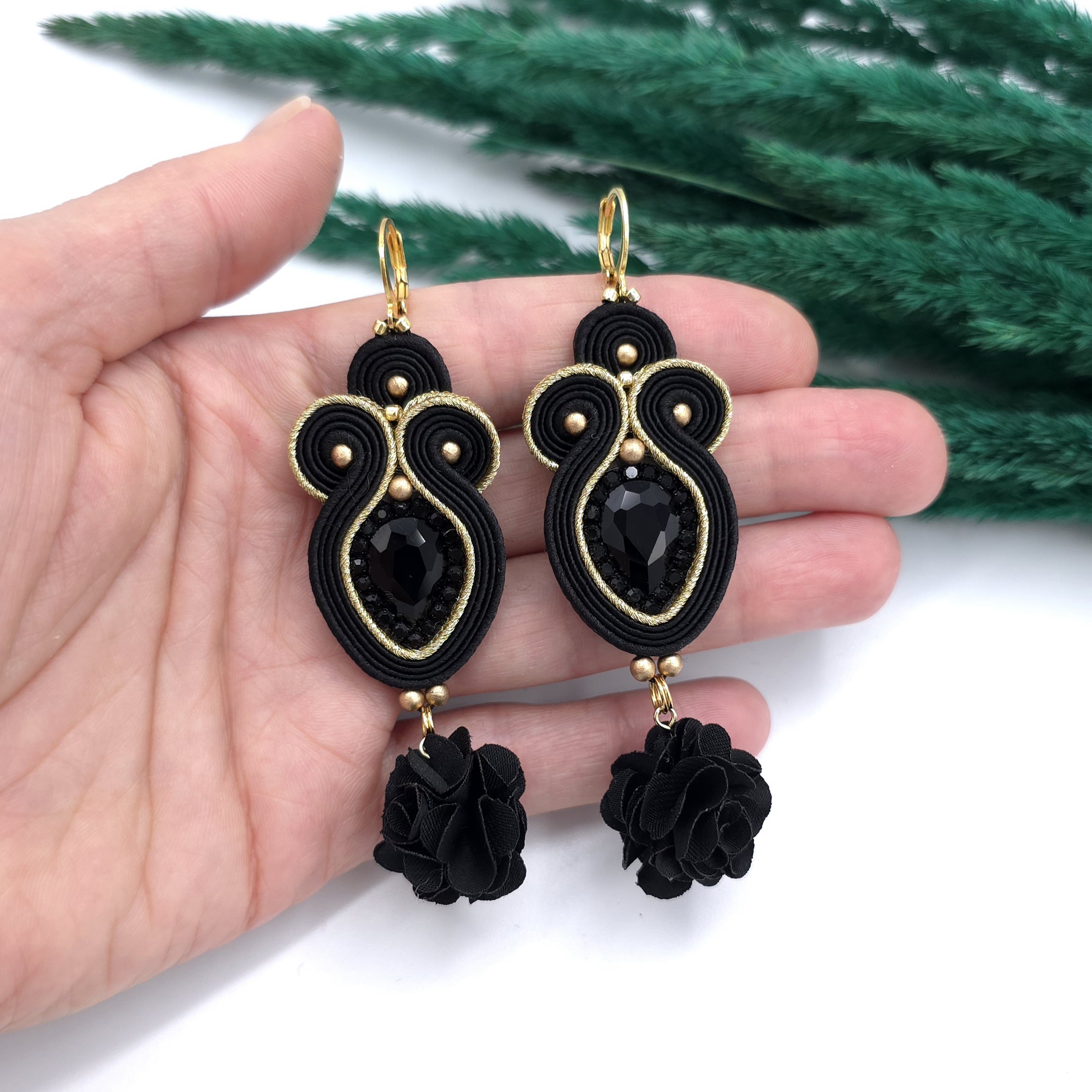 Kolczyki sutasz złoto czarne "Rosalia" z kryształkiem i kwiatkiem - obrazek 3