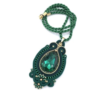 Wisiorek sutasz zielony "Gaja" z dużym kryształem elegancki klasyczny