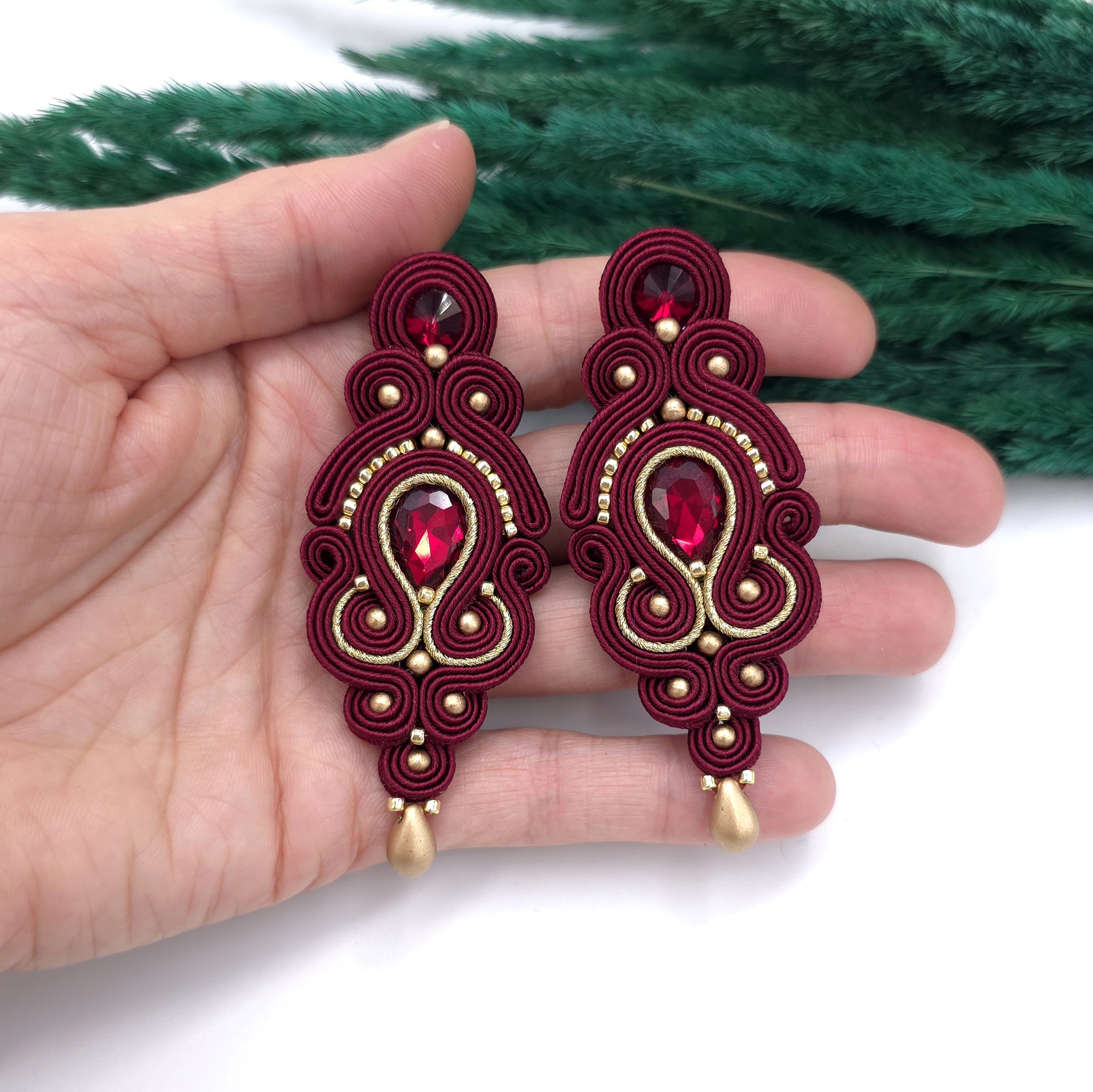 Kolczyki sutasz bordowe ze złotem "Olia" wieczorowe długie z kryształkami - obrazek 3