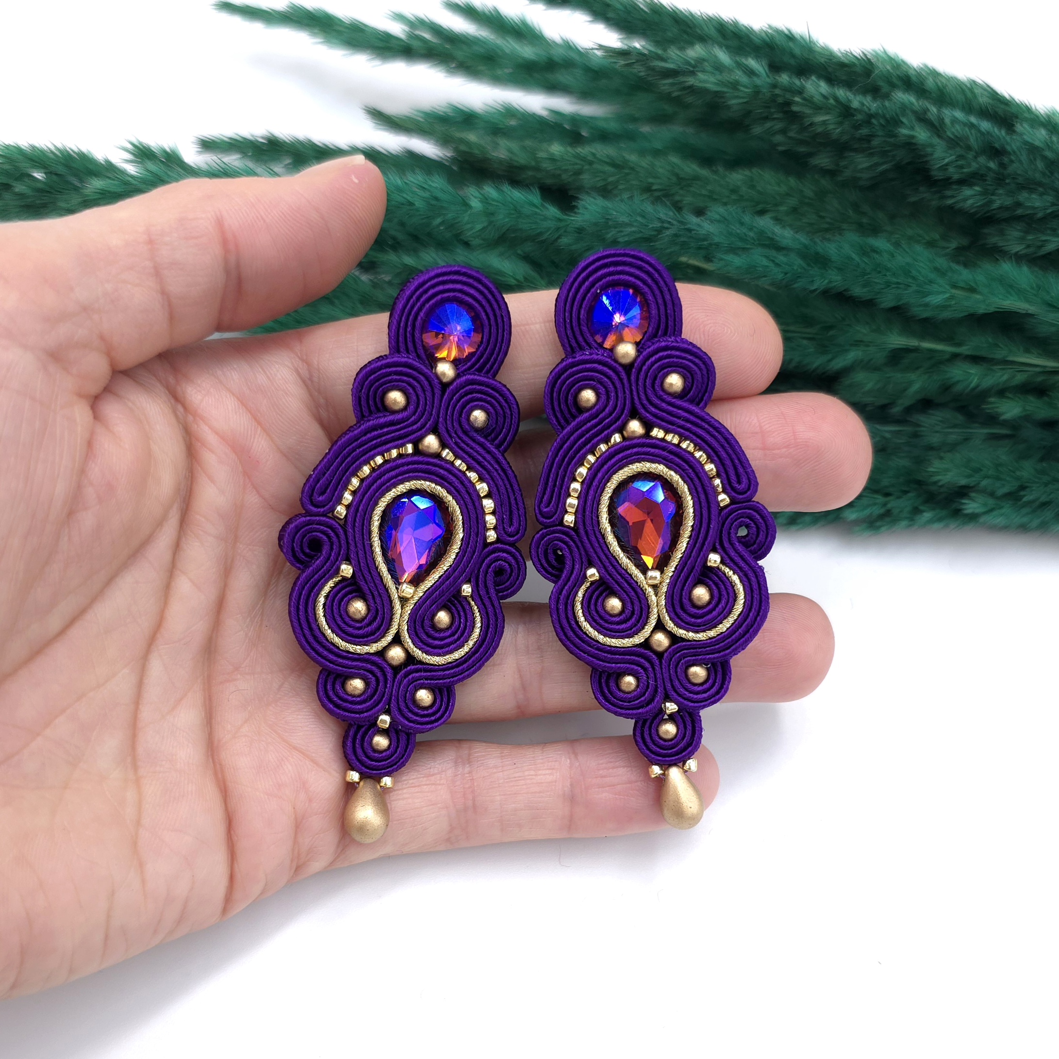 Kolczyki sutasz fioletowe ze złotem "Olia" wieczorowe długie z kryształkami - obrazek 3