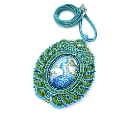 Wisiorek sutasz naszyjnik handmade turkusowo zielony z motywem pawia "Paon"